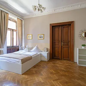 Apartment For Celebrations Spacious 3bdr With Balcony, Prag