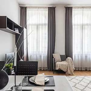 Place Of Grace - 50 Meters From Dancing House Praga