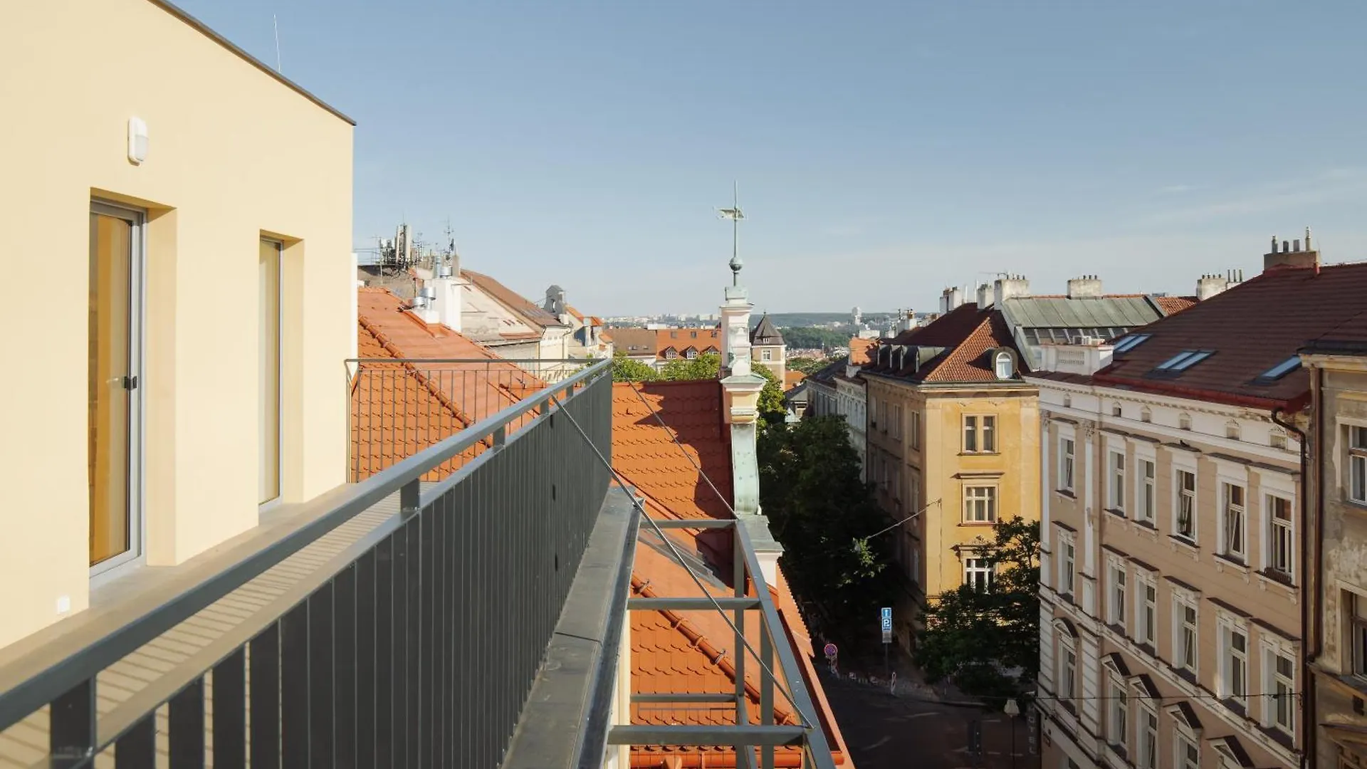 Chic Prague Suite With Terrace & City View Apartment